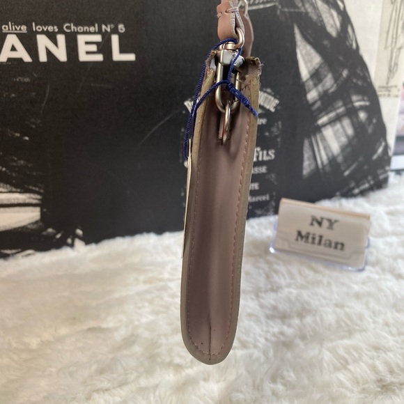 Louis Vuitton
Pochette Accessoires Epi Leather - Picture 3 of 9